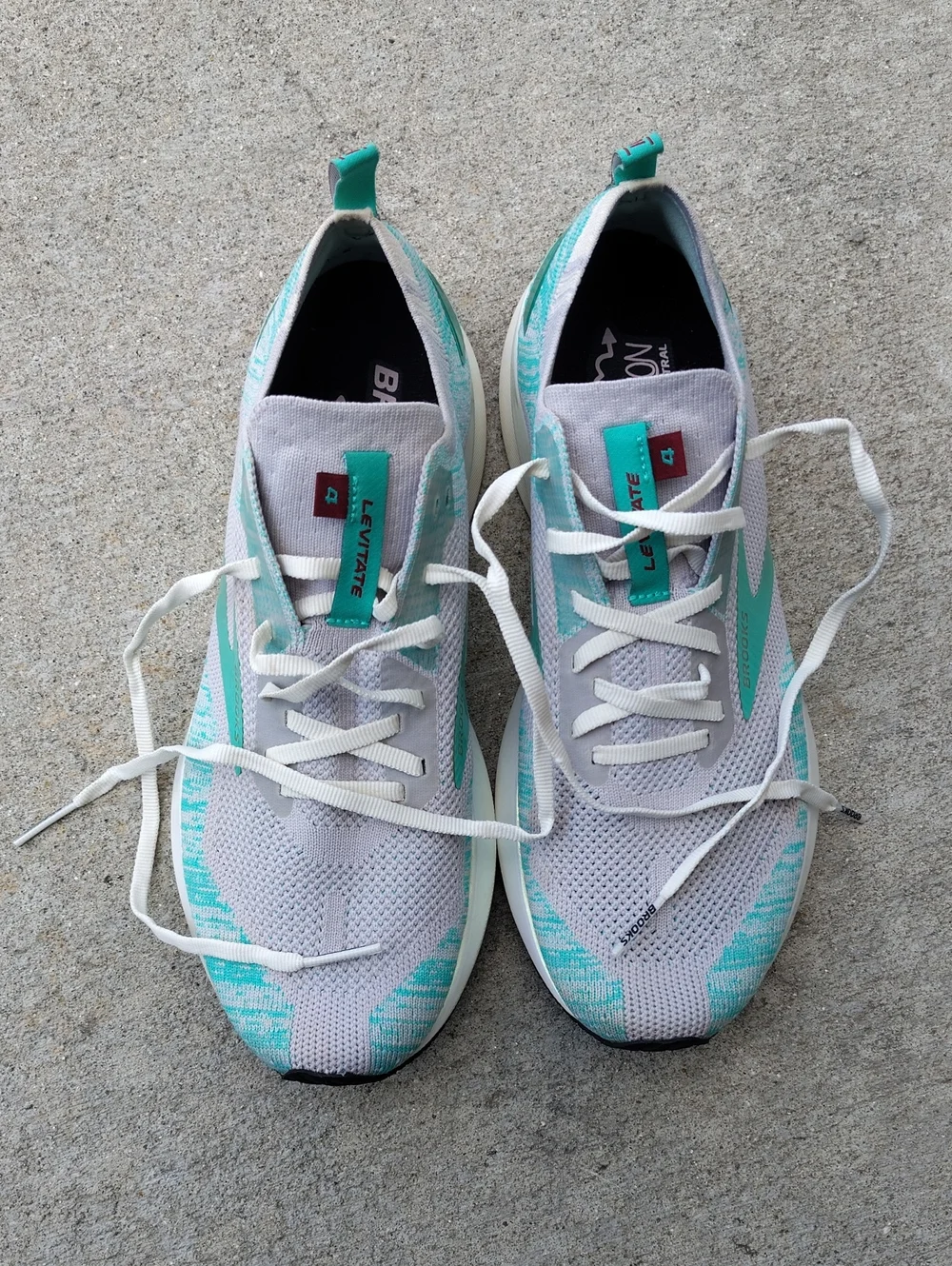 Brooks Levitate -Women's Athletic Sneakers in Teal and White